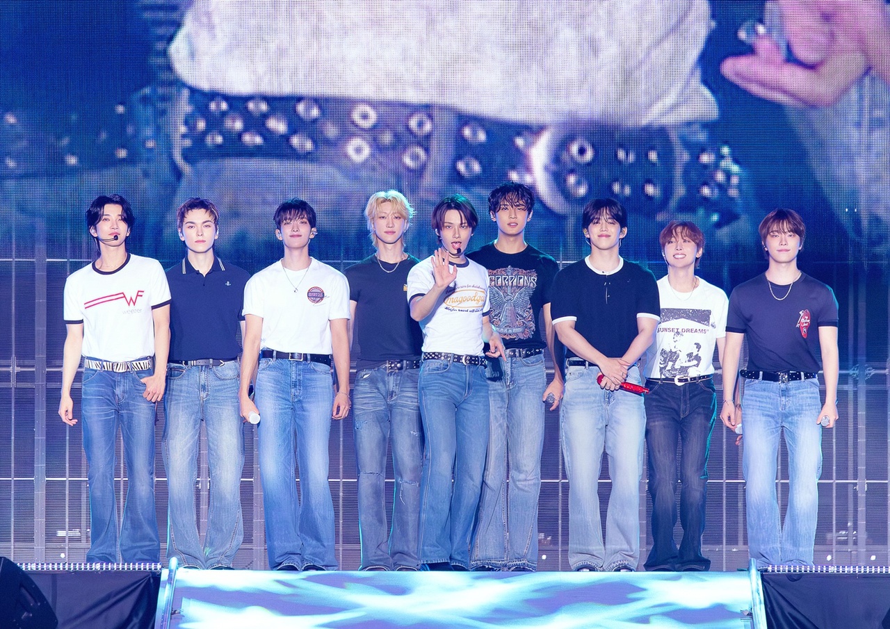 Seventeen's Japan fan meets tip the scales at 180,000 Carats