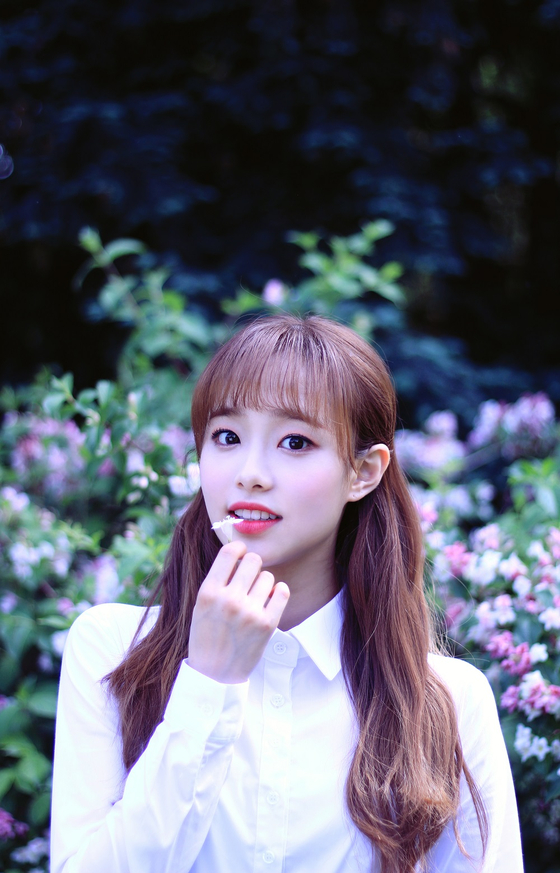 CELEB] LOONA's Chuu prepares to showcase her vocals once