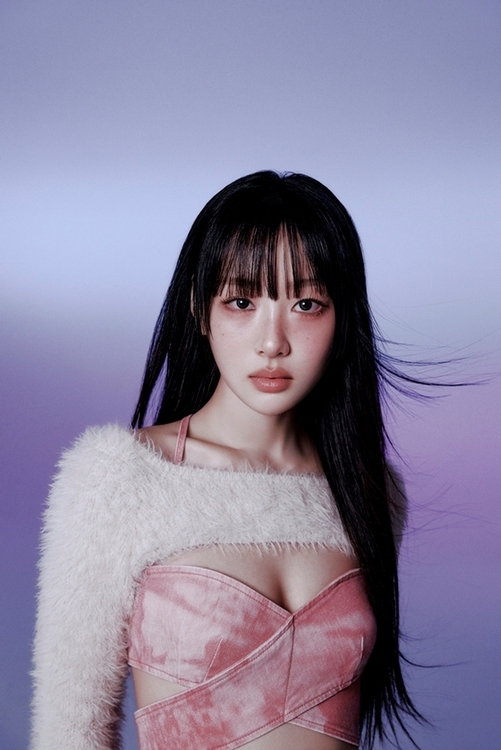 Loona's Yves signs exclusive contract with Paix Per Mil | Celeb