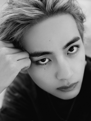 K-POP・アジア bts v layover Amazon.com: BTS V [LAYOVER] Album (WEVERSE ALBUMS Ver.) K