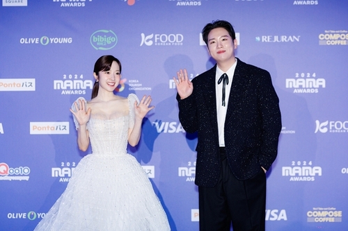 2024 MAMA Awards Osaka red carpet — in pictures | Celeb Confirmed