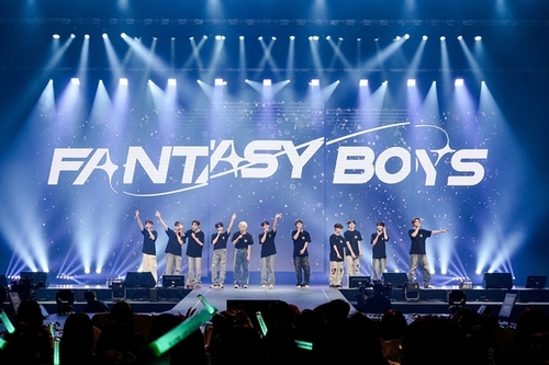 FANTASYBOYS HIKARU 3集サイン入りポラロイド写真 FANTASYBOYS HIKARU 3集サイン入りポラロイド写真 Amazon.co.jp