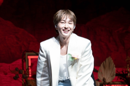SHINee's Onew introduces second full-length album 'Percent